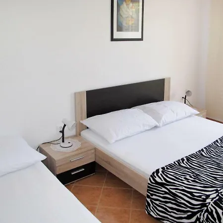 Apartment Jakas Apartment *