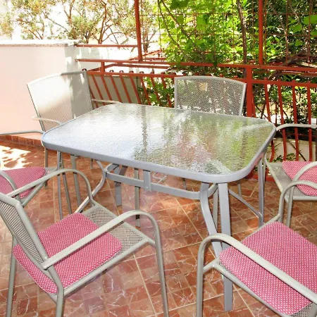 Apartment Jakas Apartment Okrug Gornji